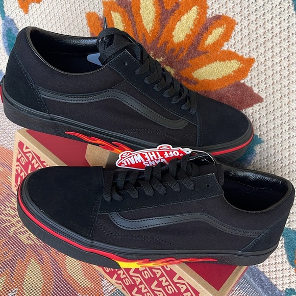 Vans Men’s Old Skool
(Flame Wall) Black/Black
VN0A38G1Q8Q
Sneakers - Picture 13 of 16